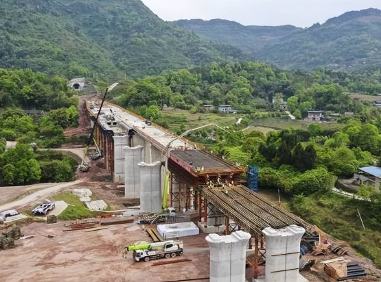 渝黔高速建設中